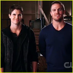 Cousins Robbie and Stephen Amell headline Wednesdays on the CW.